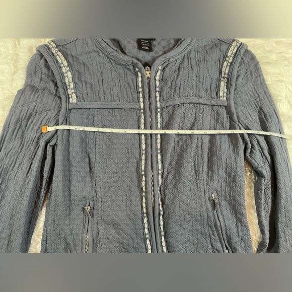 The Buckle Stoosh Blue Quilted Jacket Medium Fitted Zip Sweater a493 - Picture 10 of 10